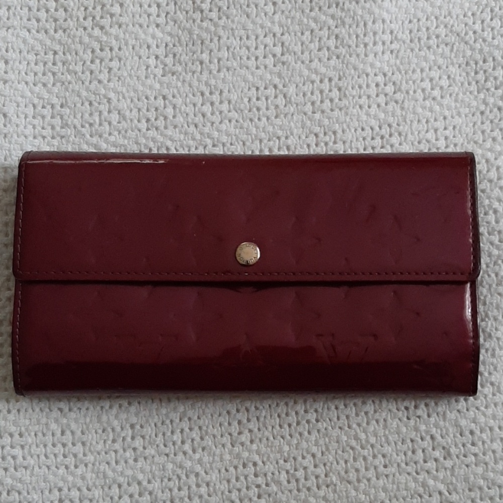 Authentic Louis Vuitton Vernis long wallet
